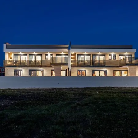 Villa Luxury Beachfront 4 Bedroom With Private Pool**** *