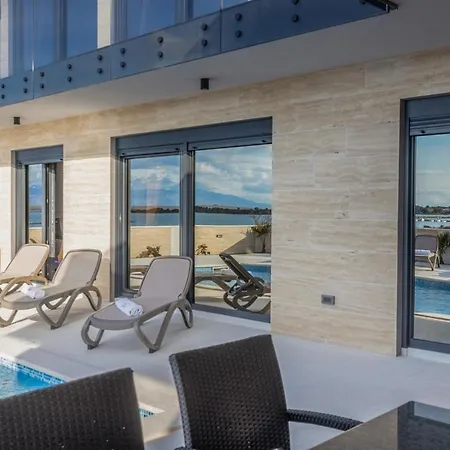 Villa Luxury Beachfront 4 Bedroom With Private Pool**** *