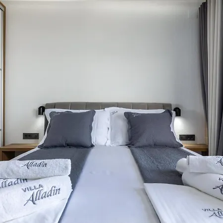 Villa Luxury Beachfront 4 Bedroom With Private Pool****