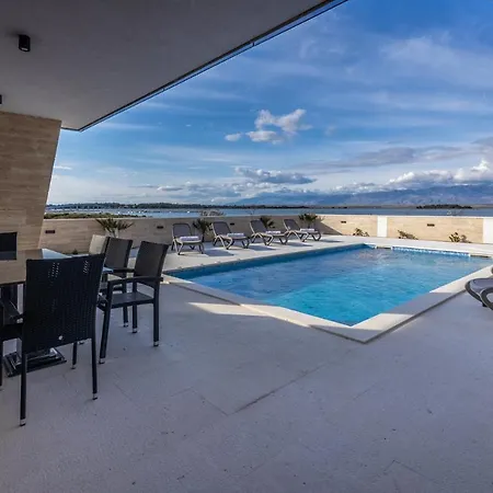 Luxury Beachfront 4 Bedroom With Private Pool**** *