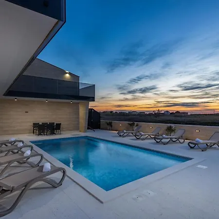 Villa Luxury Beachfront 4 Bedroom With Private Pool**** *