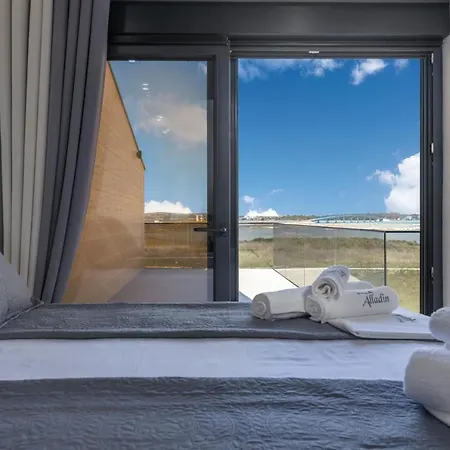 Luxury Beachfront 4 Bedroom With Private Pool**** Privlaka (Zadar)