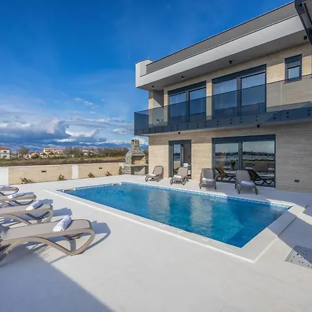 Luxury Beachfront 4 Bedroom With Private Pool**** Villa Privlaka (Zadar)